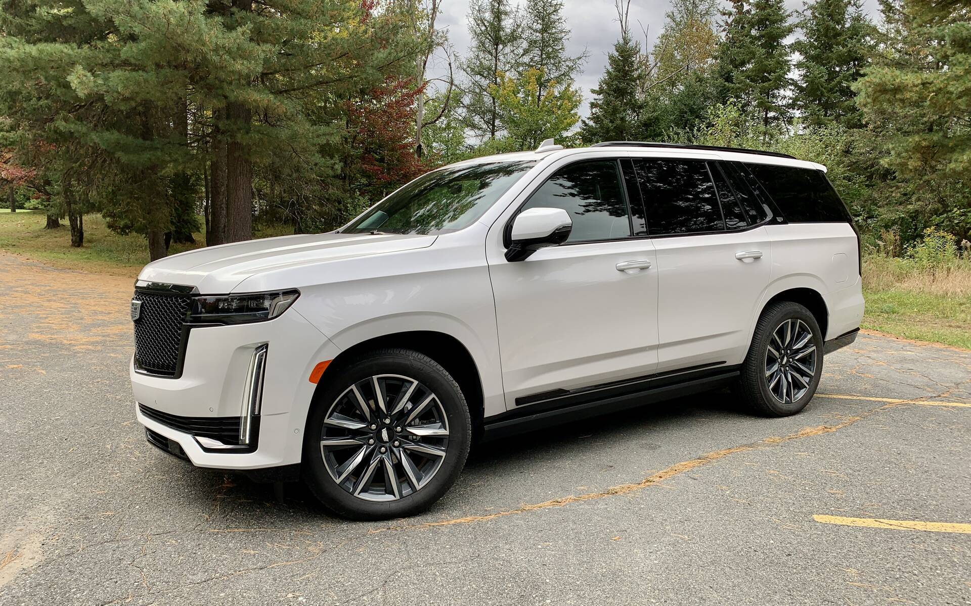 402825-2022-cadillac-escalade