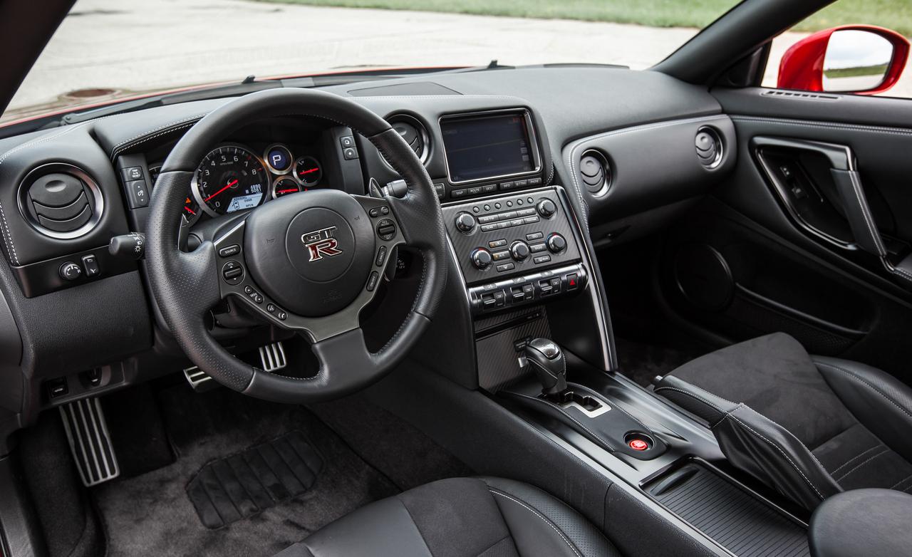 nissan gtr interior