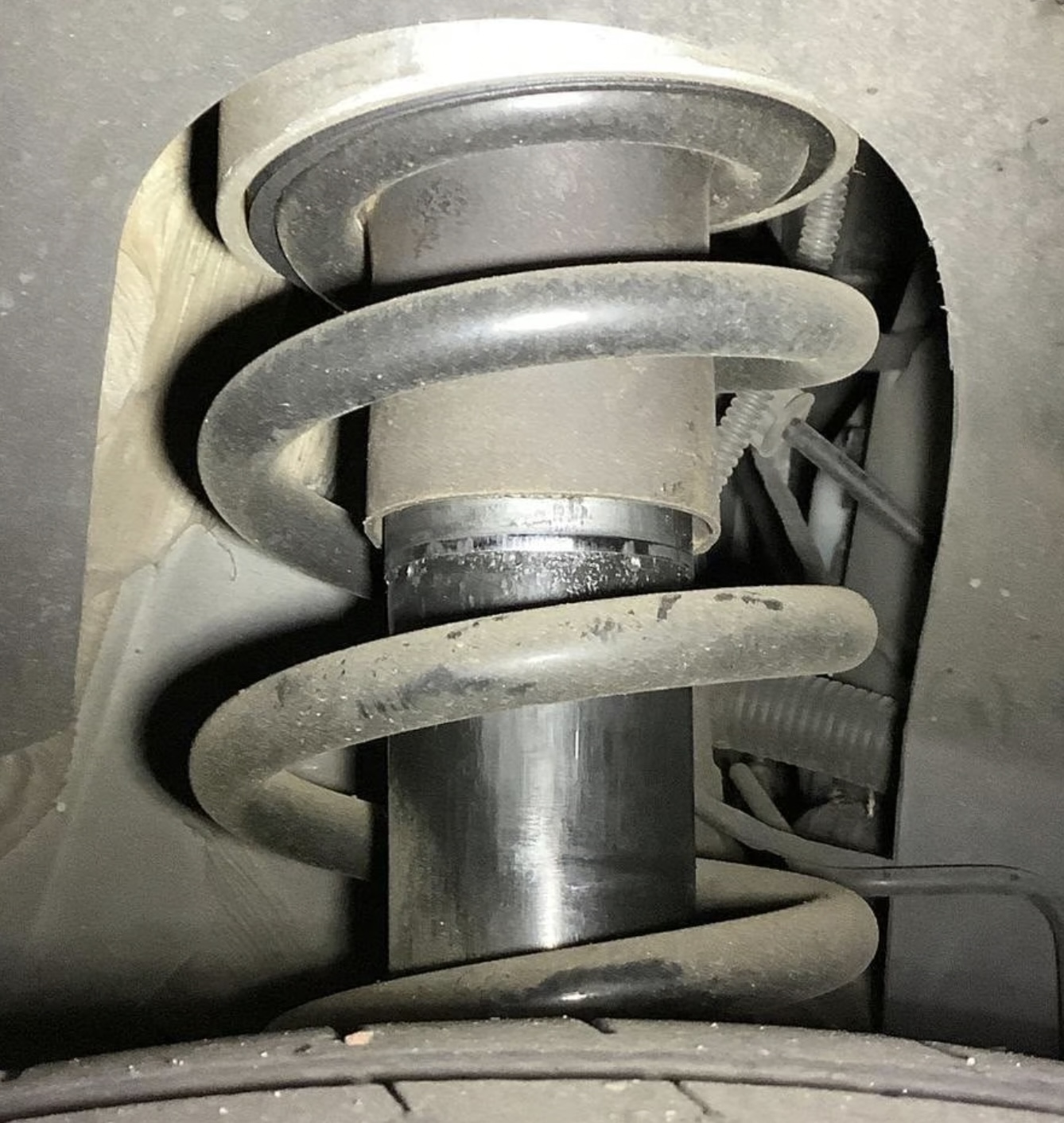 audi r8 magnetic ride leaking shock