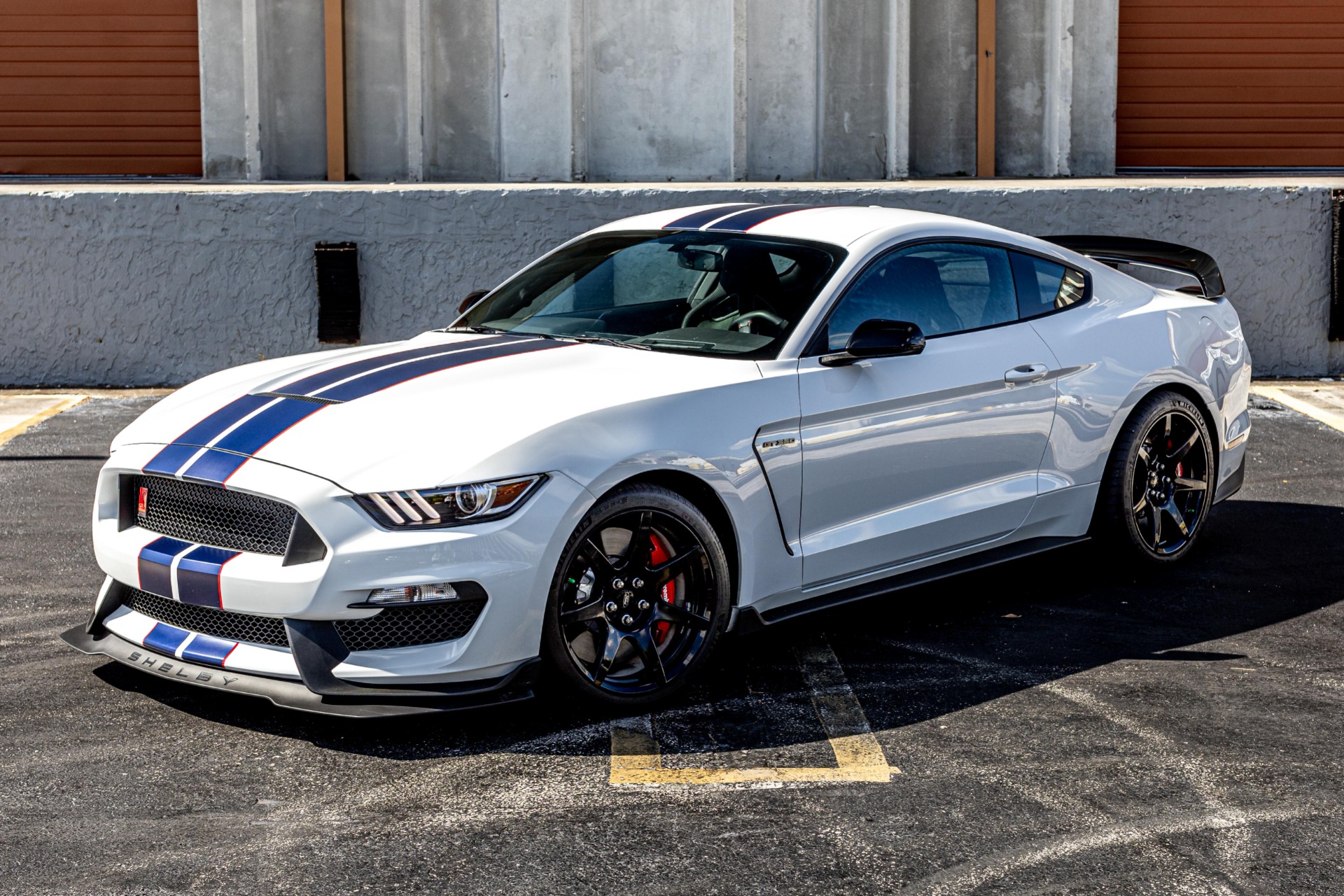 Ford Mustang GT350R Patrons Information